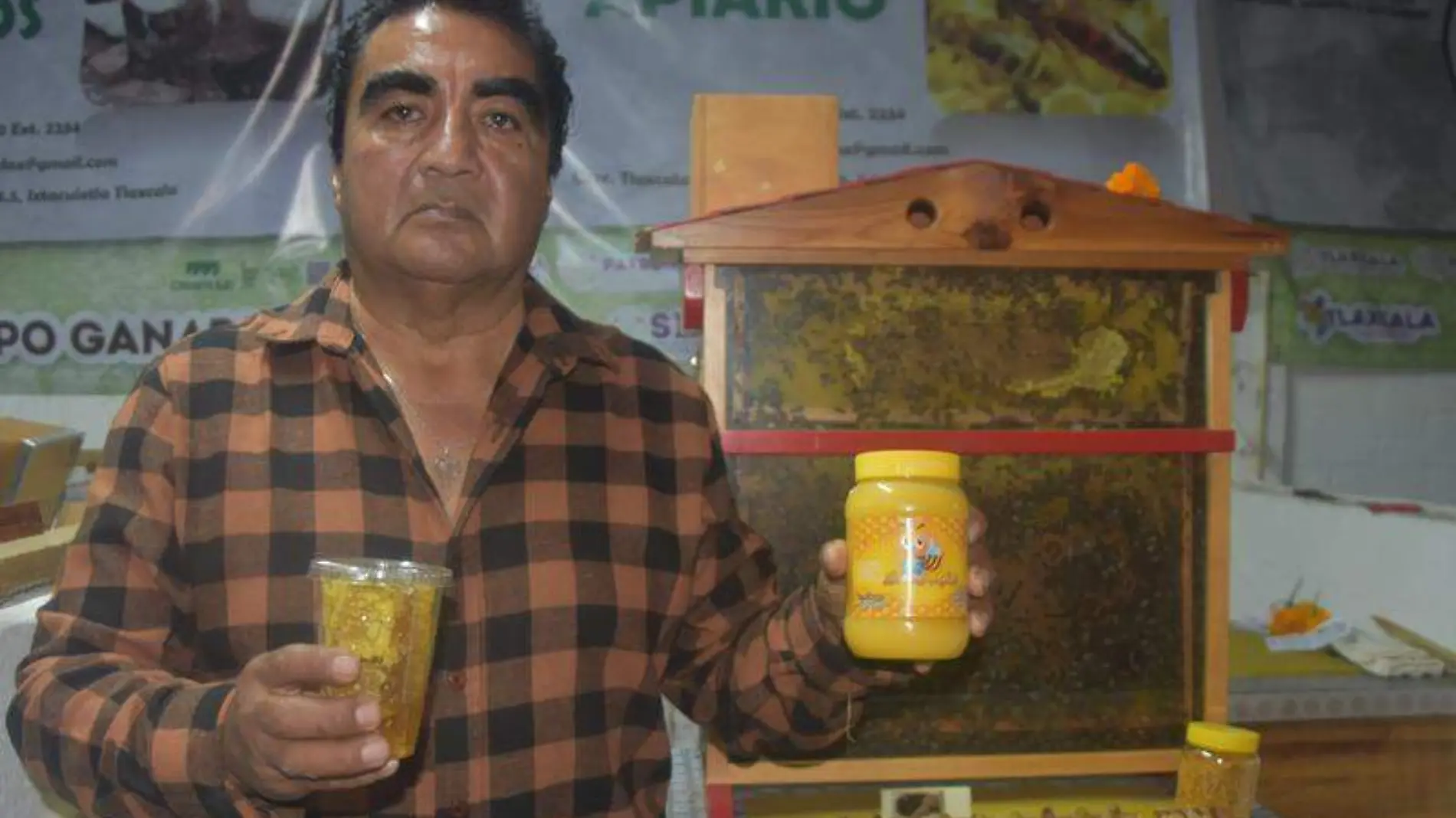 En la expo Ganadera de la Feria de Tlaxcala, exhiben abejas reinaTOMÁS BAÑOS